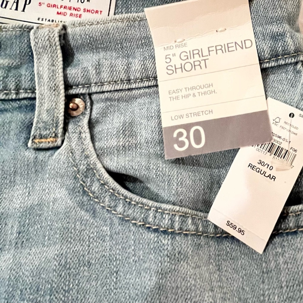 🆕- GAP -5” Girlfriend Mid-Rise Short - Picture 10 of 11